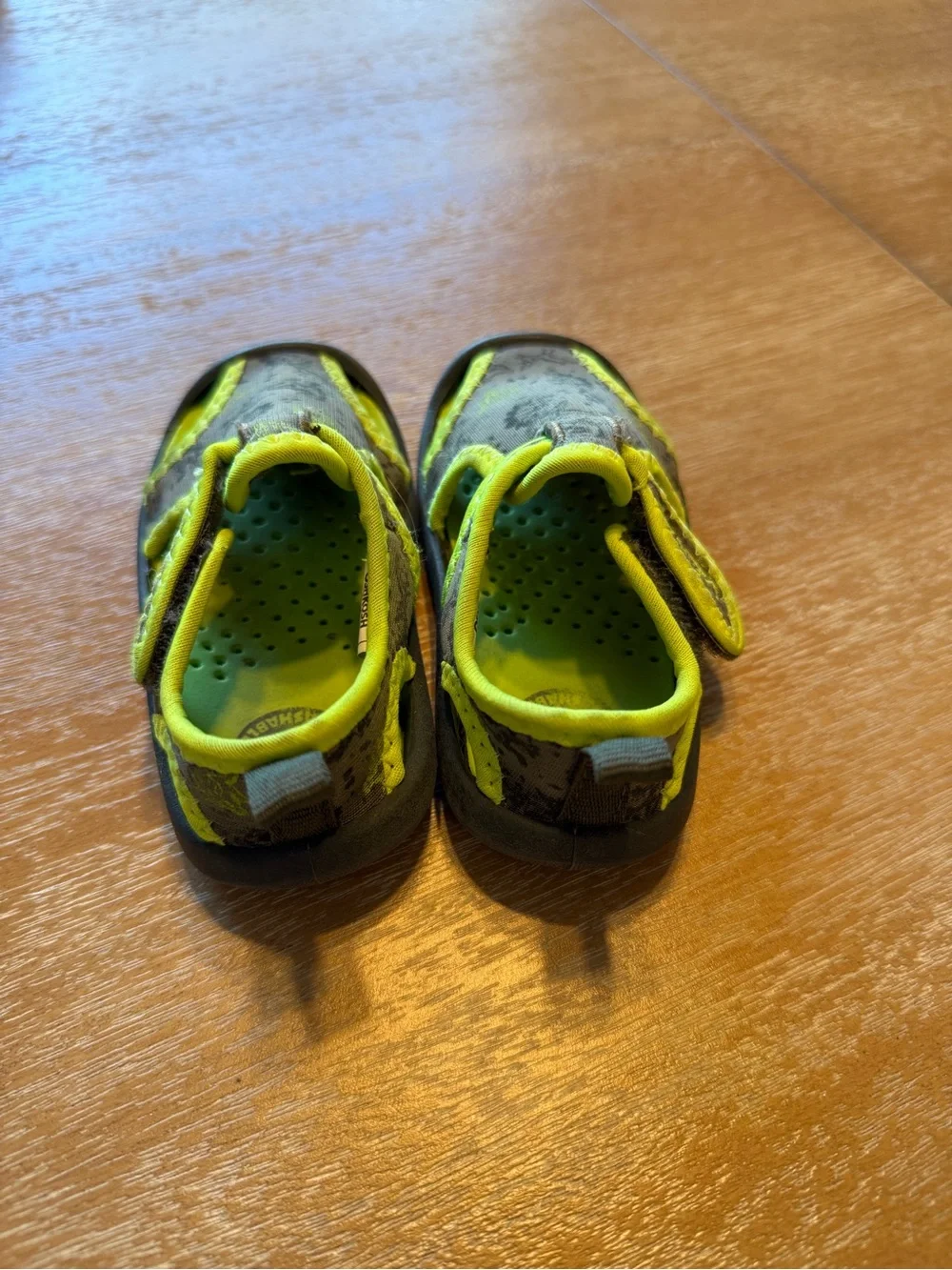 Osh Kosh dinosaur Water-Friendly Sandals in Neon Yellow and Gray size 5